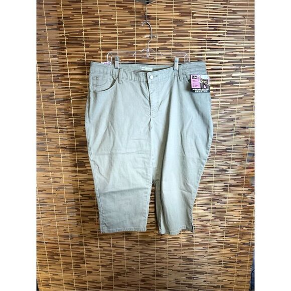 Lee Capris Size 20W Slender Stretch Tan Khaki Capris NWT - Picture 1 of 6